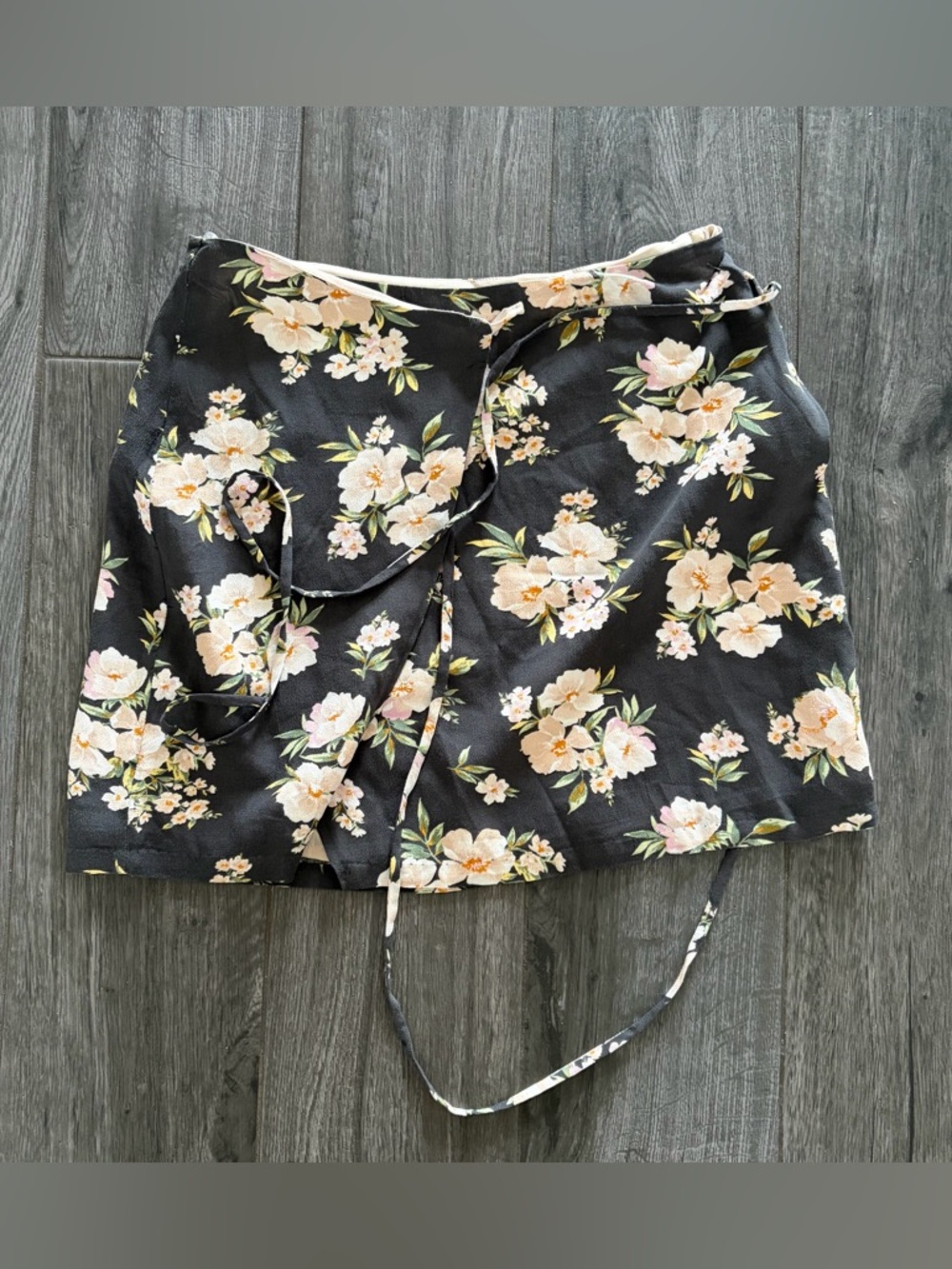 NWOT OAK + FORT Wrap Mini Skirt in Black Floral - Picture 2 of 4